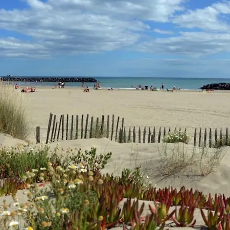 La Desirade I, Mezzanine, Centre Port Apartman