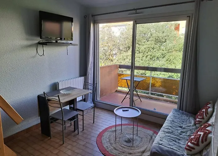 La Desirade I, Mezzanine, Centre Port Apartman *