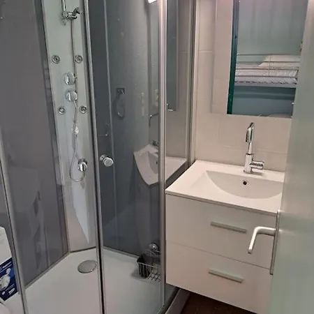 La Desirade I, Mezzanine, Centre Port Appartement