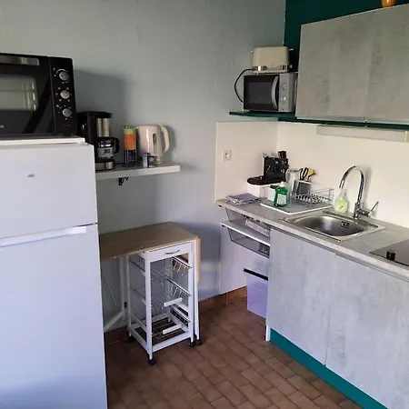 La Desirade I, Mezzanine, Centre Port