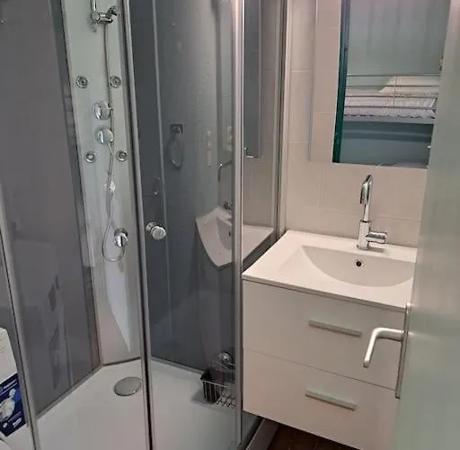 La Desirade I, Mezzanine, Centre Port شقة