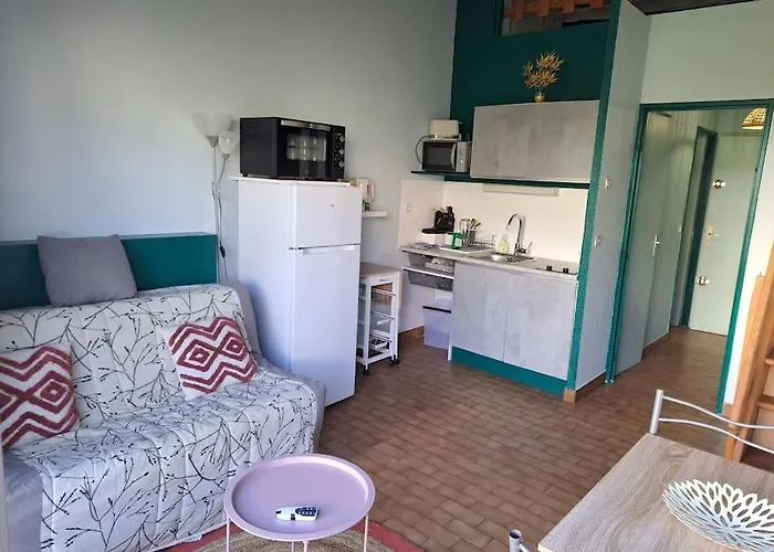 La Desirade I, Mezzanine, Centre Port آجد